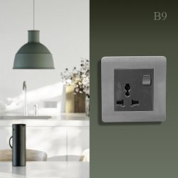 B9 JAC16 16A 3PIN UNIVERSAL WITH SWITCH